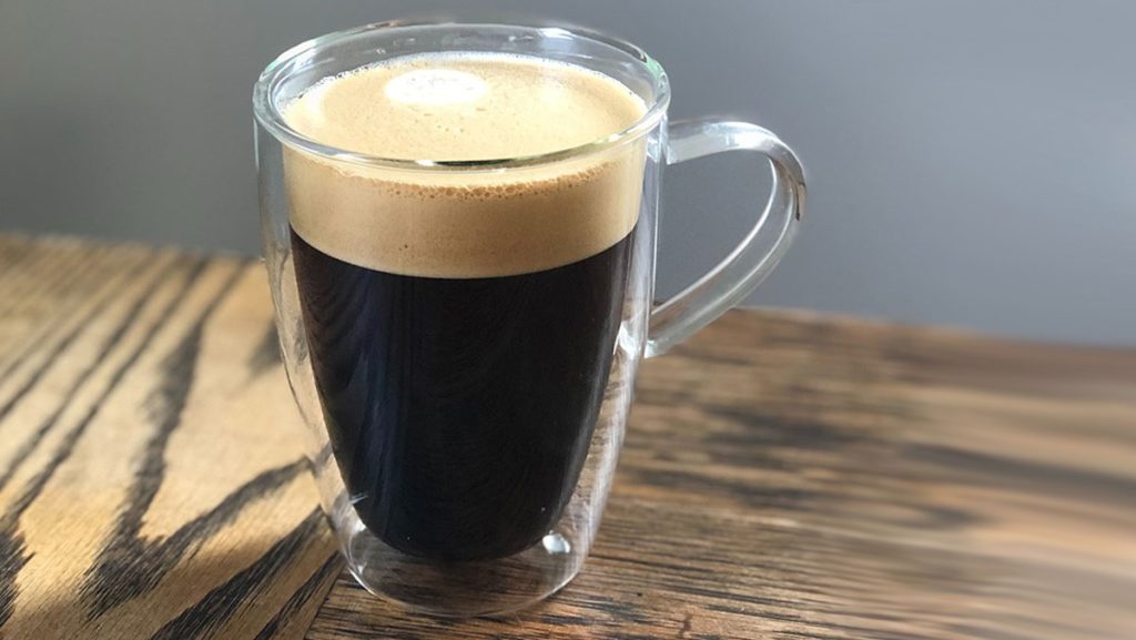 Proses ekstraksi espresso segar oleh barista di Little Good Coffee Shop Denpasar
