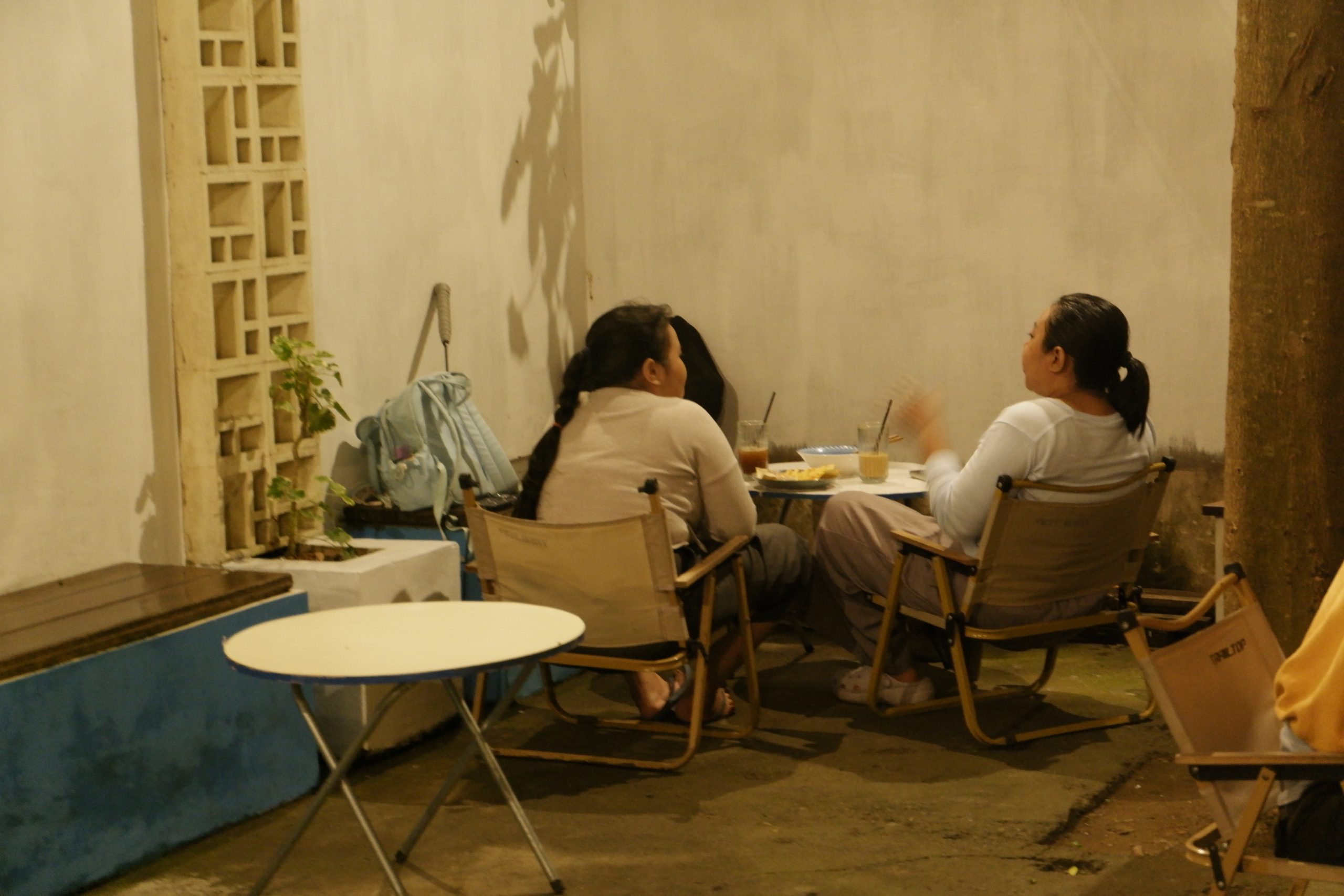 suasana santai coffee shop Renon Denpasar Bali